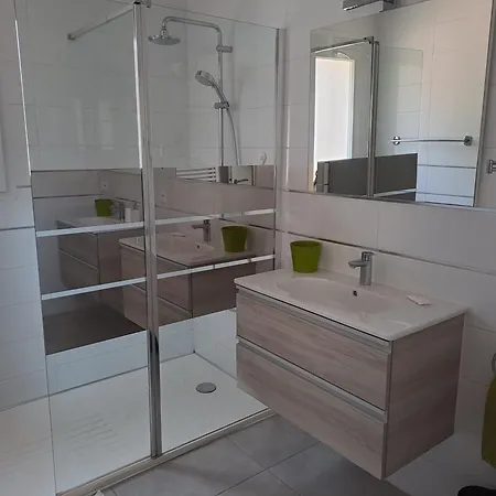 Ginatella - 3 * Deaux