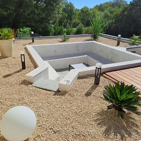 Ginatella - 3 * Deaux